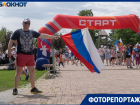 Забегом в жару с триколорами волгоградцы признались в любви к России 