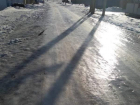 Волгоградцы отказались отпускать детей в школы из-за ледяных улиц