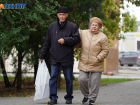 Пенсии и детские пособия досрочно перечислят волгоградцам в мае