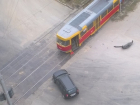 Renault Duster протаранил трамвай в центре Волгограда
