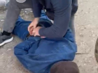 Лицом в асфальт уложили волгоградца сотрудники ФСБ: видео задержания
