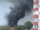 "Сгорело несколько домов": очевидцы сняли крупный пожар в Волгограде