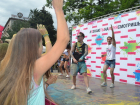 День молодежи в Волгограде: жара, фестиваль красок и безудержные танцы