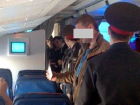 В Волгограде с борта самолета сняли конфликтного пассажира 