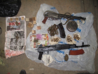 Волгоградец хранил в гараже килограммы марихуаны, гашиш и оружие