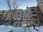 В центре Волгограда огромные сосульки угрожают жизням малышей детсада
