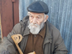 «Не мылся лет пять»: в Волгограде 86-летний пенсионер с 17 внуками мечтает попасть в дом престарелых
