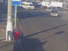 Отлетел, как мячик: шок-авария с мужчиной на переходе в Волгограде попала на видео