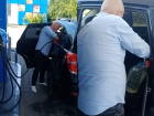 Продажу бензина исключительно по топливным картам ввели на заправке в Волгограде