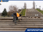 Гранитные ступени разбирают у подножия Мамаева кургана в Волгограде 