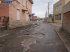 Одни из худших дорог в России нашли в Волгограде