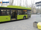 Почему автобус №2 проезжает мимо остановок, объяснили волгоградцам