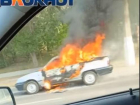 Полыхающий на Первой продольной автомобиль попал на видео 