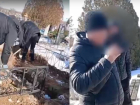 Война ритуальщиков на свежей могиле в Волгограде закончилась заявлением в СК - видео
