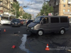 В центре Волгограда Daewoo протаранила «Газель»: пострадала 52-летняя женщина