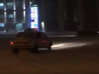  На площади Дзержинского в Волгограде любители автопрома устроили опасный дрифт