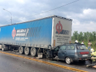 В Волгоградской области легковушка врезалась в грузовик: погиб мужчина и пострадал ребенок