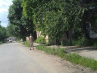 По улицам Волгограда разгуливает голый мужчина