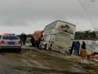 ﻿Пассажирский автобус вылетел с дороги на трассе под Волгоградом