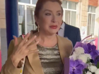 Звезда кино Вера Сотникова разрыдалась на пороге волгоградской школы