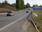 Тоннами бензина залило трассу под Волгоградом: жители побежали за канистрами 