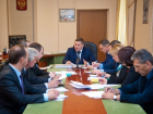 Андрей Бочаров поручил усилить контроль над выплатами зарплат