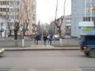 На Невской волгоградцы продолжают штурмовать ликвидированный полтора месяца назад пешеходный переход