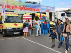 Выставку боевой и спасательной техники в центре Волгограда посетили сотни человек
