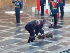 На Мамаевом кургане проходит передача 11 воинских знамен от МИД России: ведется прямая трансляция