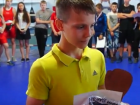 Победители турнира по боксу получили футболки с портретом Путина в Волгограде