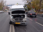 Водитель микроавтобуса в Волгограде устроил тройное ДТП: авария попала на видео