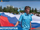 100-метровый триколор и казачьи напевы: яркие фото празднования Дня России в Волгограде