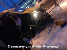 В Волгограде маршрутка влетела в забор