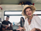Регина Тодоренко и Тимур Родригез устроили в поезде крутой экспромт со студентами Волгограда