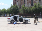 Полицейские «расстреляли» преступника на глазах детей на площади в Городище
