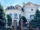 Два премиальных особняка выставили на продажу в самом охраняемом поселке Волгограда