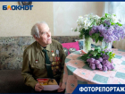 С сиренью и именными подарками: как поздравили волгоградских ветеранов военные
