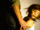 Под Волгоградом в подъезде дома педофил изнасиловал 11-летнюю школьницу 