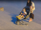 «Доступной среды нет»: мать с коляской с трудом поднялась по лестницам набережной в Волгограде