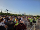Огромные очереди за час до концерта «Руки вверх!» образовались в Волгограде 