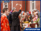 В Волгограде возникли очереди при освящении яиц и куличей: 30 фото с места