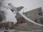 «Какой позор за нашу власть»: ремонт кирпичного постамента памятника в Волгограде оценили в стоимость коттеджа