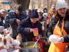 «В крепкие морозы приходит ещё больше»: голодные дети и взрослые стоят в очереди за горячей едой в Волгограде