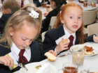 В школе под Волгоградом детей собирались кормить сомнительной крупой