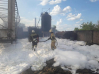 На видео попало тушение крупного пожара на юге Волгограда