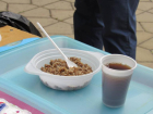 Родители волгоградских школьников уже месяц жалуются на отвратительную еду и ждут Ивлева