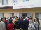 Волгоградцы штурмуют офисы МФЦ: попасть сюда невозможно