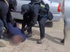 «Руки за спину, пароль от телефона»: жесткое задержание попало на видео в Волгограде