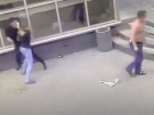 Опубликовано видео разбоя с пистолетом у магазина «Пятерочка» в Волгограде