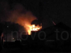 В Волгоградской области разбушевался пожар на складе с семечками: видео